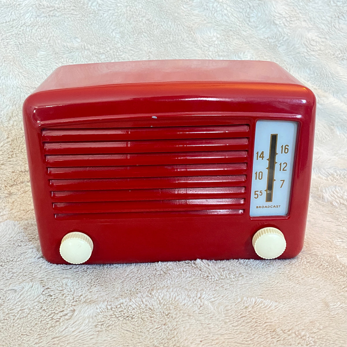 Airline bakelite fashion tube radio